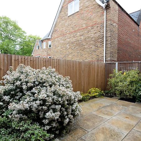 Immaculate Central Windsor Town House With Parking エクステリア 写真