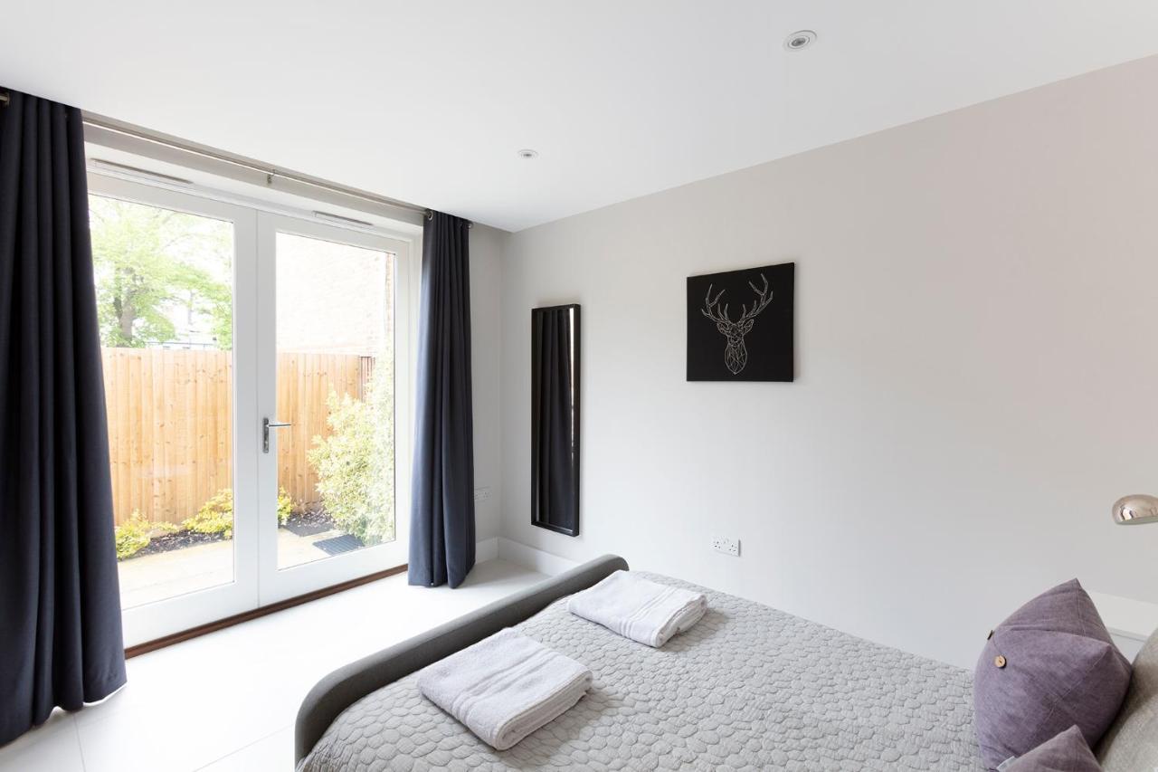 Immaculate Central Windsor Town House With Parking エクステリア 写真