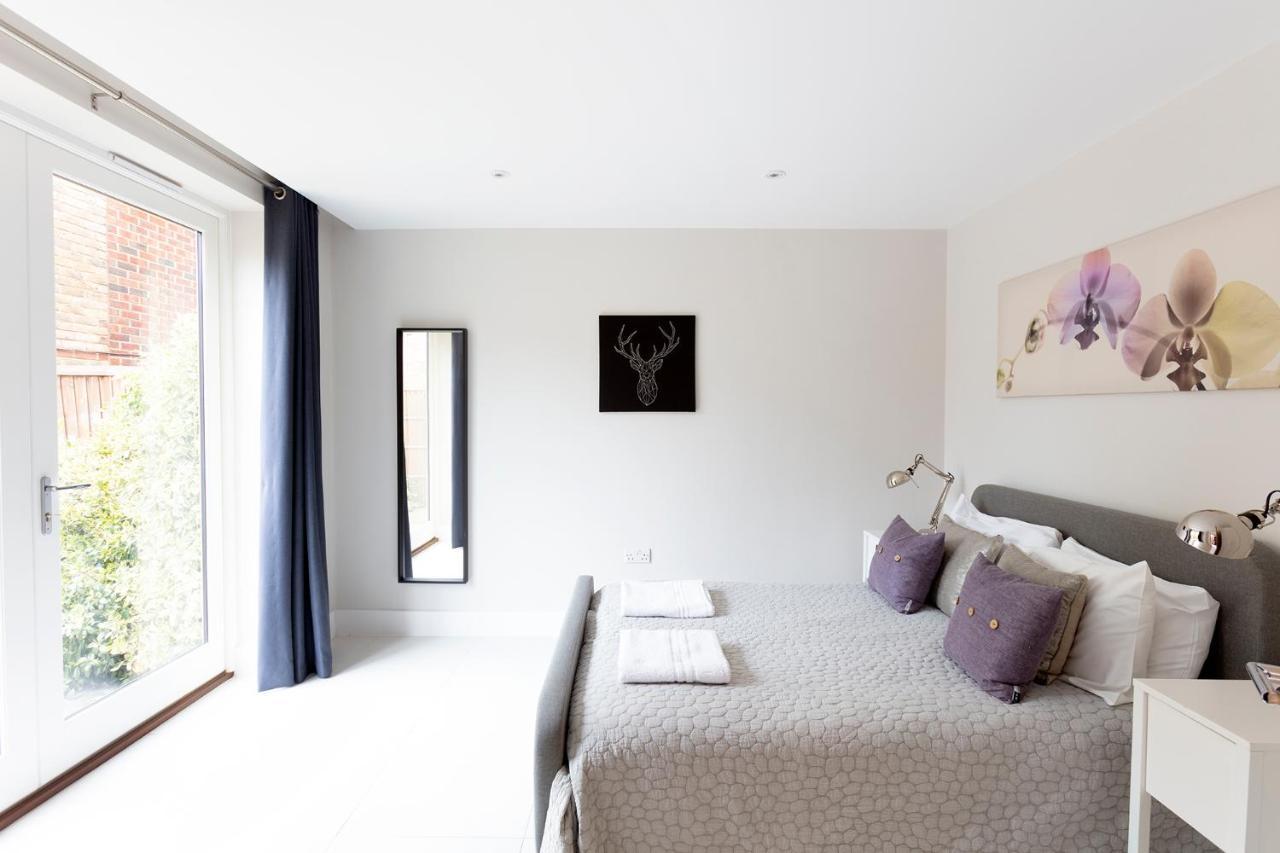 Immaculate Central Windsor Town House With Parking エクステリア 写真