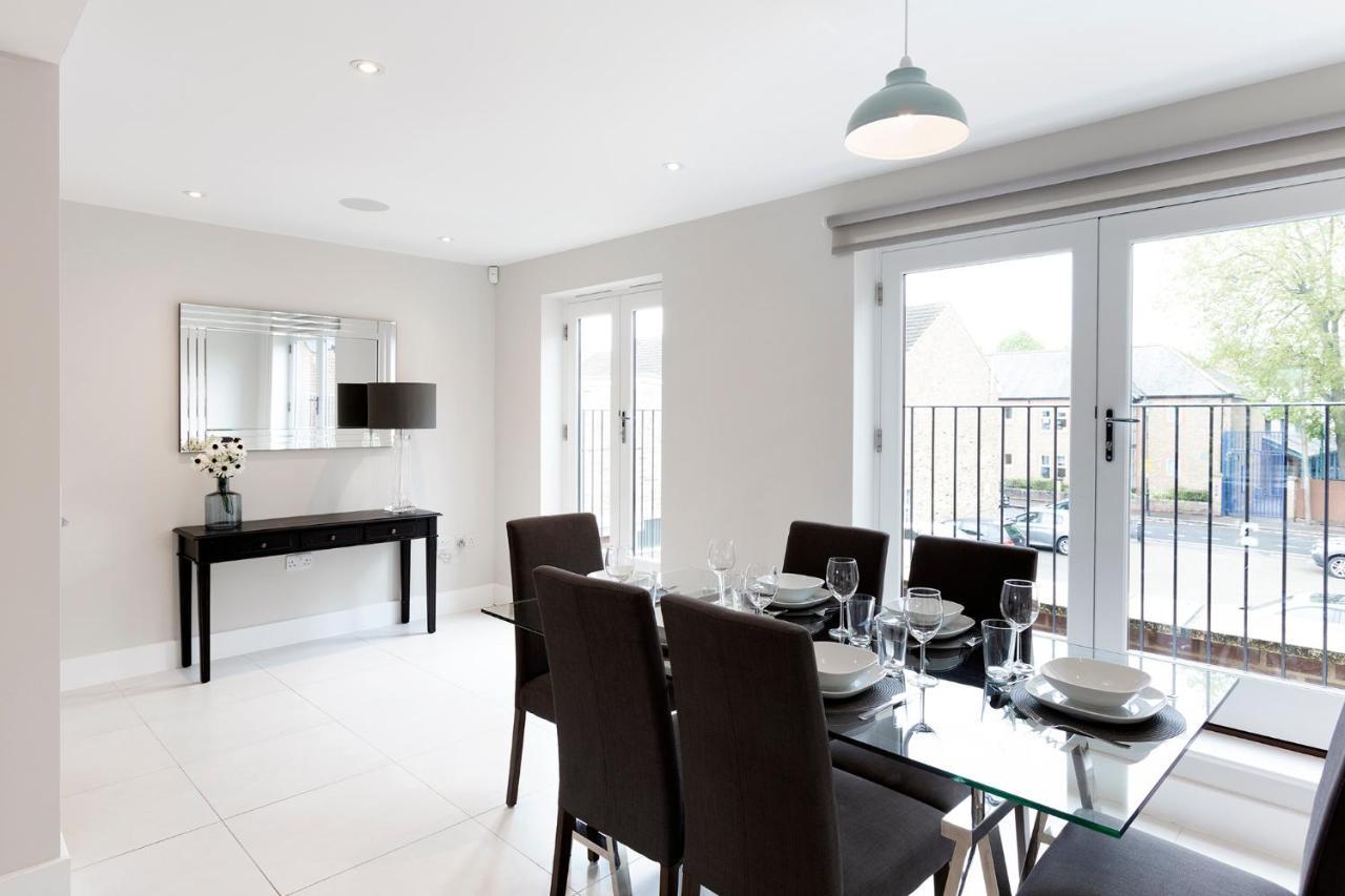 Immaculate Central Windsor Town House With Parking エクステリア 写真