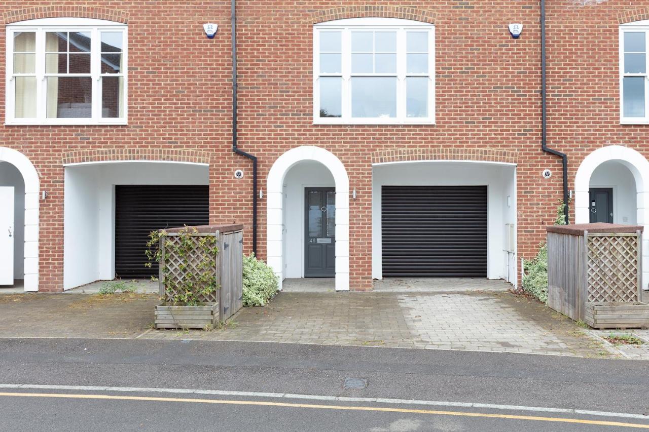 Immaculate Central Windsor Town House With Parking エクステリア 写真