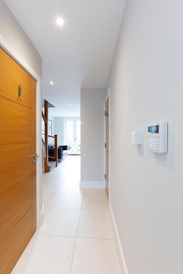 Immaculate Central Windsor Town House With Parking エクステリア 写真