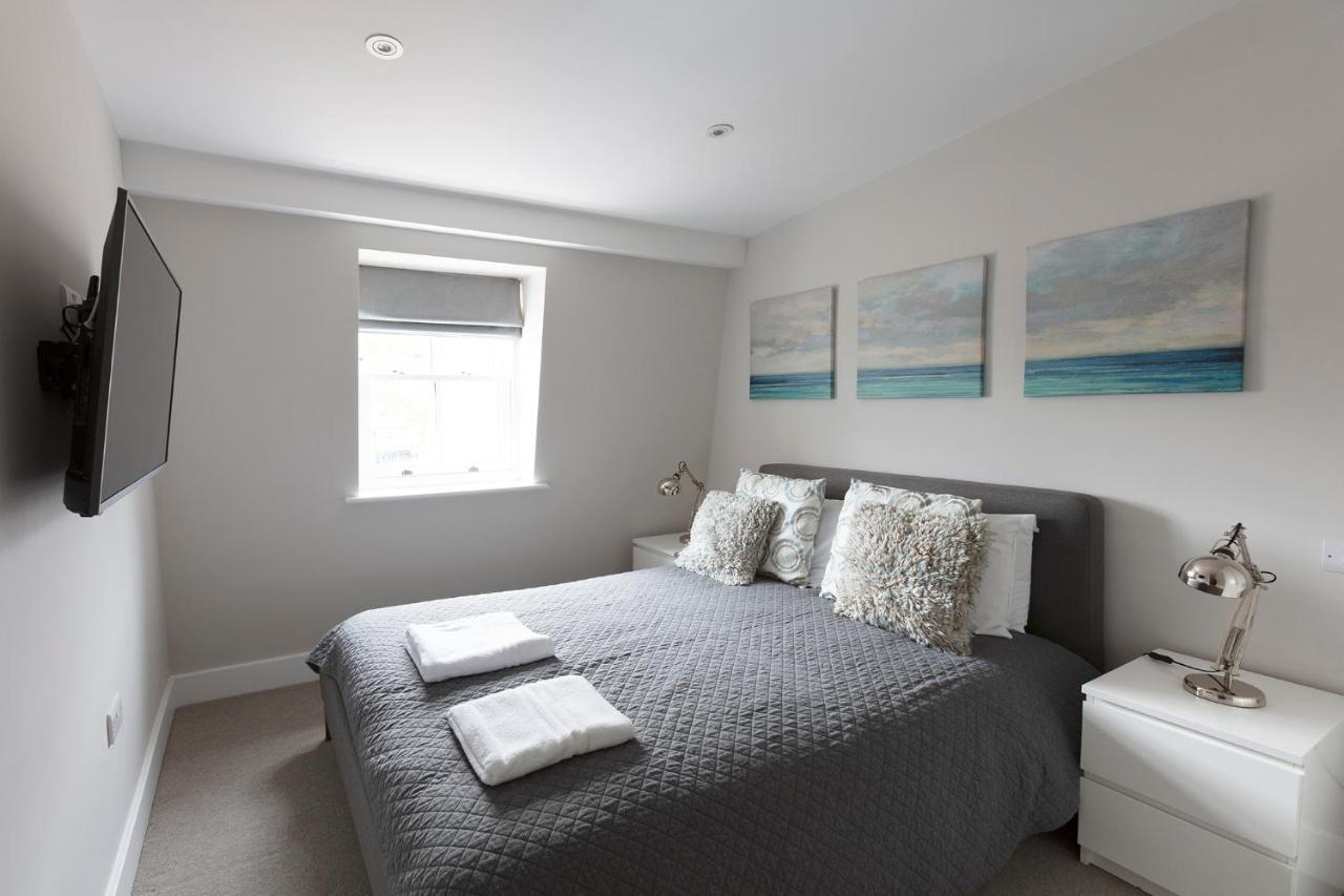 Immaculate Central Windsor Town House With Parking エクステリア 写真