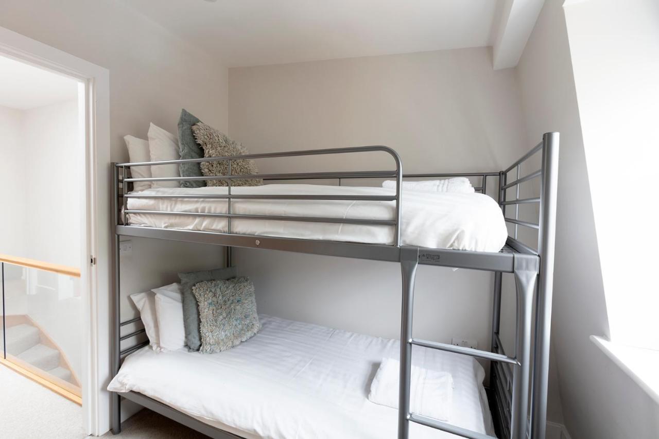 Immaculate Central Windsor Town House With Parking エクステリア 写真