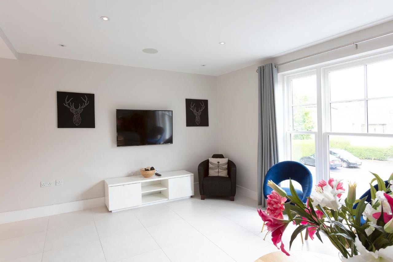 Immaculate Central Windsor Town House With Parking エクステリア 写真