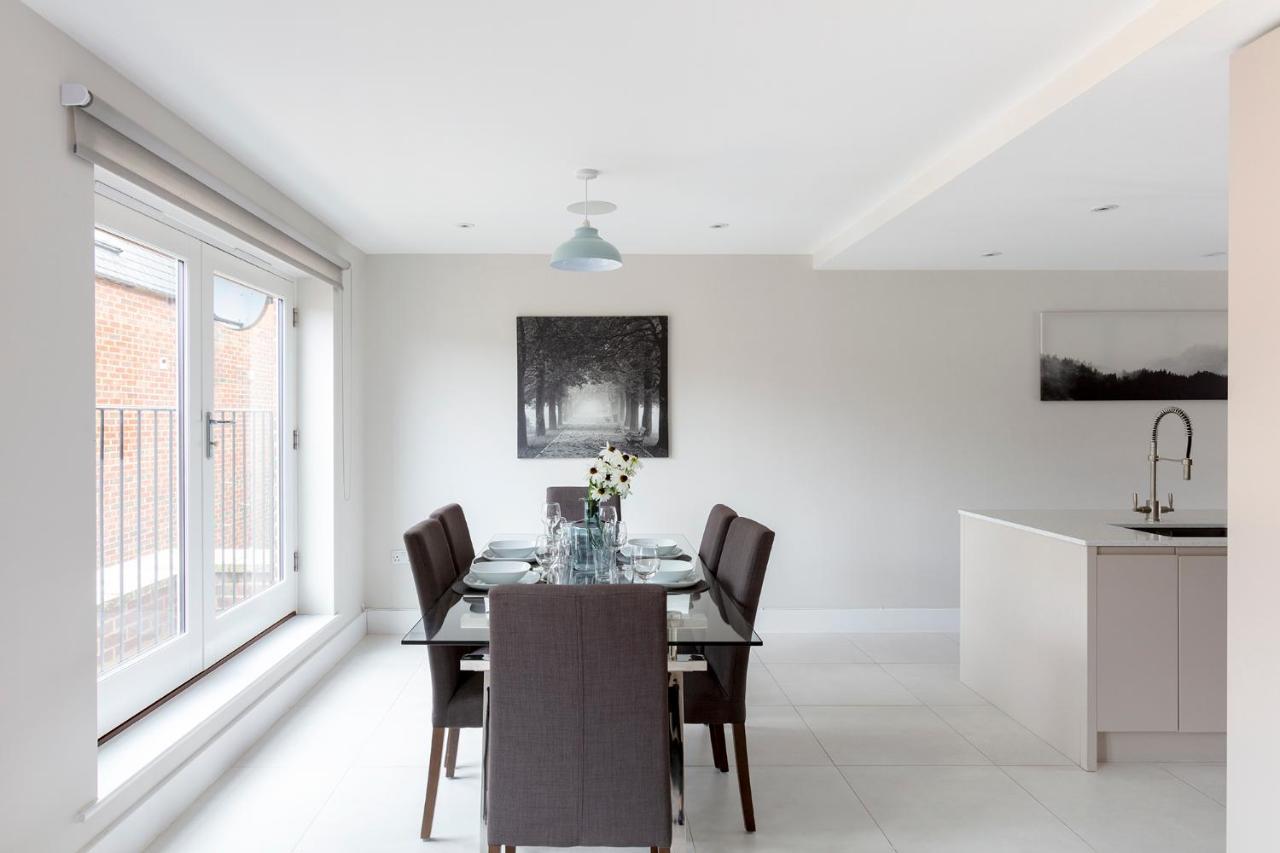 Immaculate Central Windsor Town House With Parking エクステリア 写真